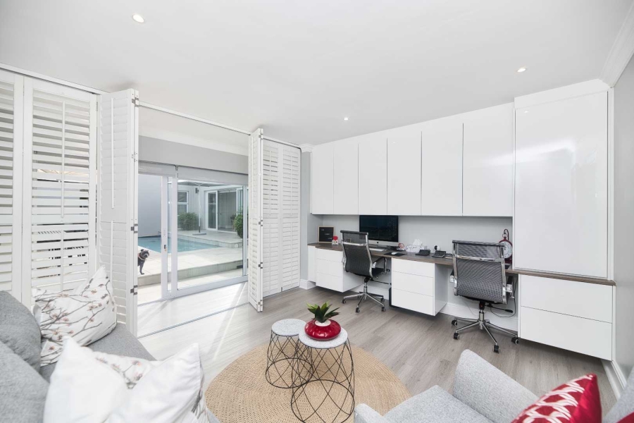 4 Bedroom Property for Sale in Hemel en Aarde Estate Western Cape